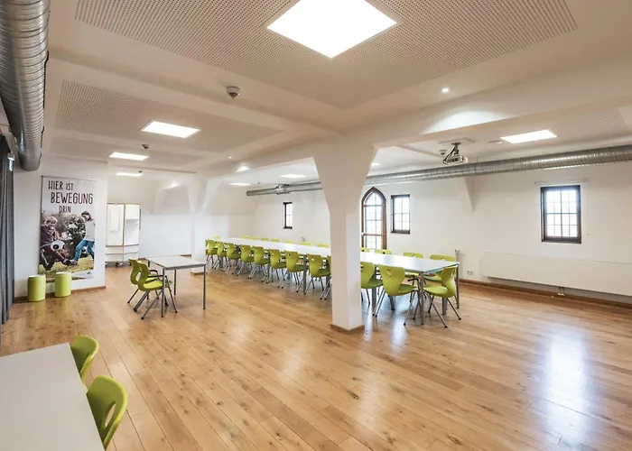 - Youth ホステル